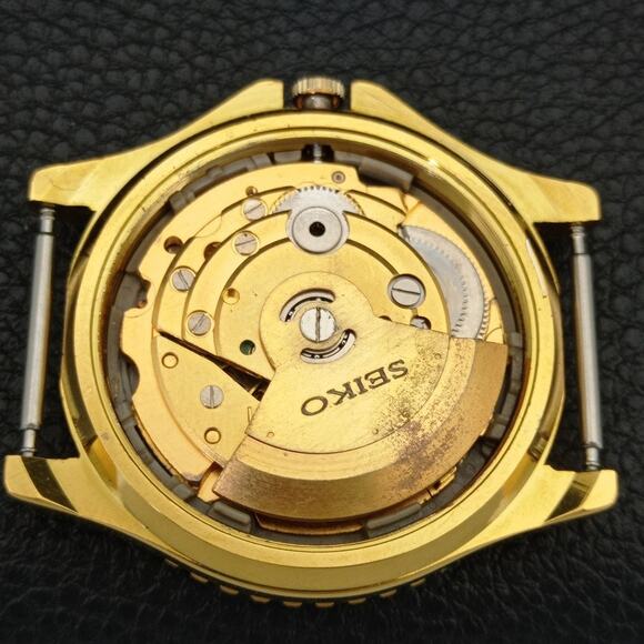 Vintage 1983 Seiko Diver Automatic Mens Gold Watch W/daydate & Green accents - Picture 9 of 9